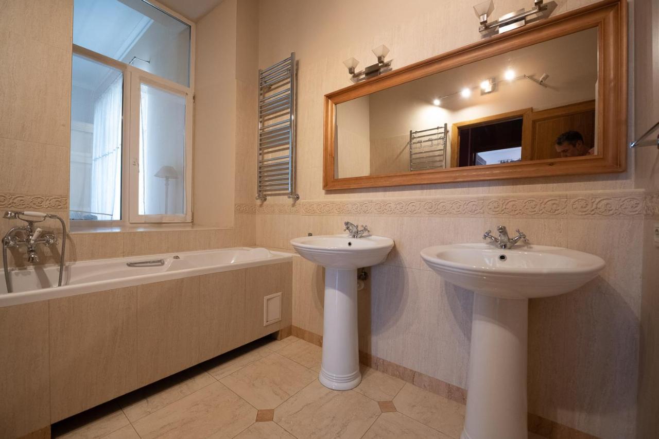 Great 144 Sq.M. Apartment In The Center Of Κίεβο Εξωτερικό φωτογραφία